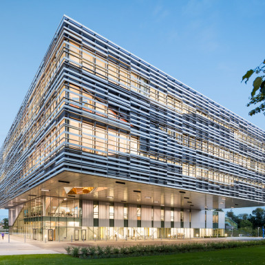 View of the Langara College Science and Technology Building from the northwest, showing entry with dramatic cantilever. Photo by Andrew Latreille.