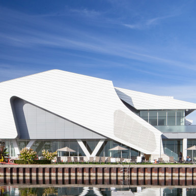 Sunny view of the West Wing replacement from Lake Ontario / Scott Norsworthy