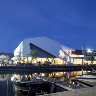 A view of the curved roof of the Boulevard West Wing replacement at dusk, looking northeast from Lake Ontario / Scott Norsworthy