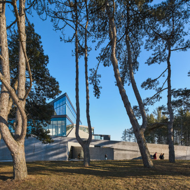 View of the north façade’s sculptural precast concrete, which wraps around the light-controlled classrooms and lecture halls. Photo by Andrew Latreille.